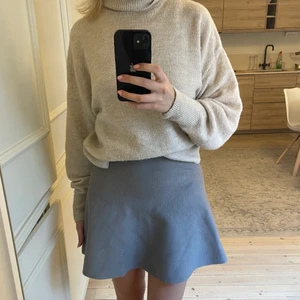 Kjol - Fin kjol i mjuktstretch material! Sitter supee snyggt på!