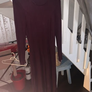 Vinröd lång klänning  - Långklänning till sommarn