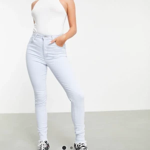 LEVIS MILE HIGH SUPER SKINNY - Super sköna Levis jeans som inte kommit till användning för mig!🤍 väldigt stretchiga och sköna!