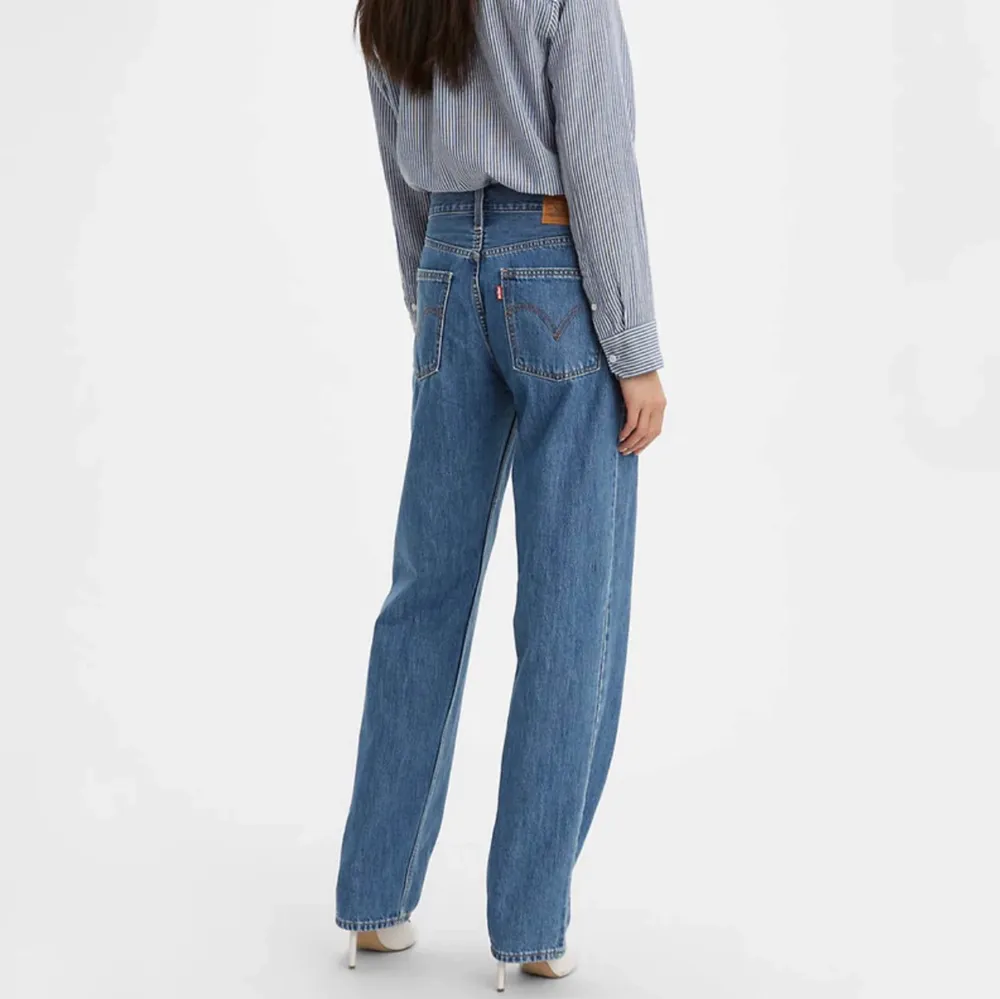Levi’s straight dad jeans. Mina favorita jeans, men kommer inte till användning eftersom dem har blivit för stora.. Jeans & Byxor.