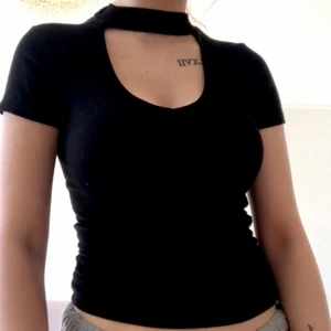 Chocker tröja - är i bra skick, inte använts, möts upp i Stockholm 