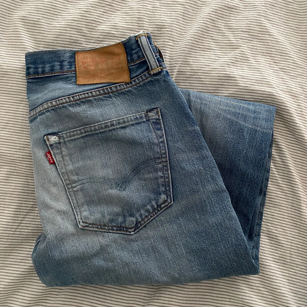 Jeans från Levis, modell 501. Möjlighet att mötas finns. Jeans & Byxor.
