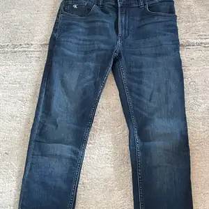 Mörk blå ck jeans storlek 170 i bra skick