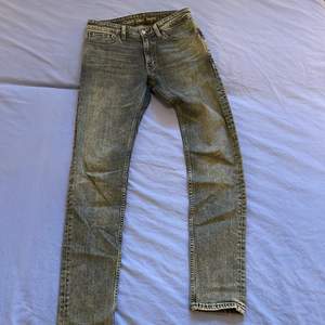 Säljes ett år skinny jeans från Calvin skick 7/10. Nypris 1000kr