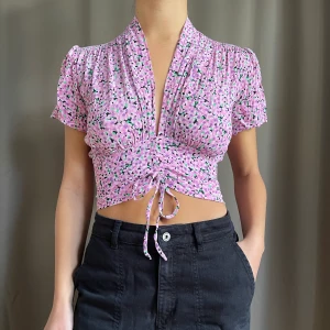 Blommig blus - Blommig rosa blus💕