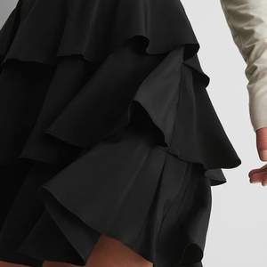 Säljer denna supersöta kjol från NAKD. Den har prislappen kvar pga att den aldrig kommit till användning. Den är i storlek 34. Frakt tillkommer 😊