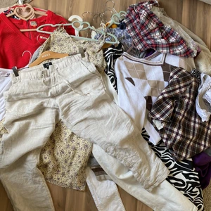 billiga kläder! - Har nu massa kläder som jag har bestämt mig för att sälja då de av olika anledningar inte längre används. Kommer säljas billigt då jag vill bli av med dem, det kommer upp   i flödet under veckan och kommer säljas väldigt billigt då jag vill bli av med dem. PASSA PÅ! Finns ACNEjeans, hoodies och massa andra trendiga kläder. Är ca 160cm lång och en XS/S/M (beroende på hur jag vill att vissa plagg sitter). HÅLL UTKIK! 😍 En del plagg läggs ut igen (senaste uppladdningens pris gäller).