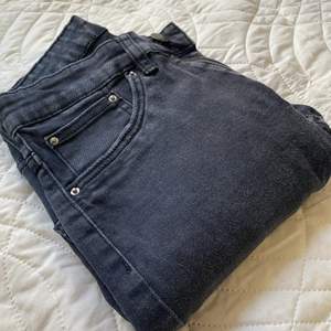 Ett par svarta skinny jeans från lager 157 som är high waist. Dessa jeansen är i storlek M.❤️