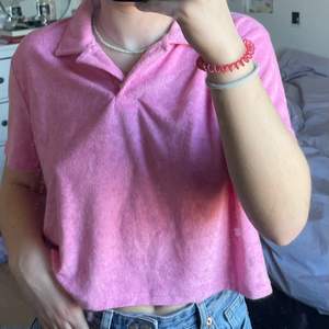 urgullig rosa t-shirt i handduksliknande material i stl S🌸 så fin och somrig🌞 säljer pga att den inte kommer till användning längre 
