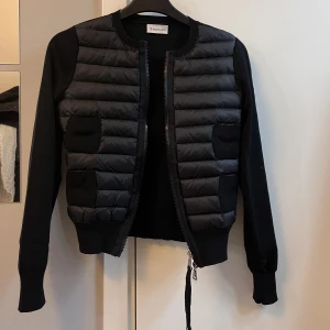 Moncler cardigan  - Inga defekter, använd några gånger 