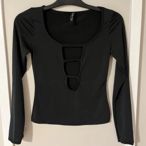 Festtopp - Svart festtopp. Aldrig använd. 