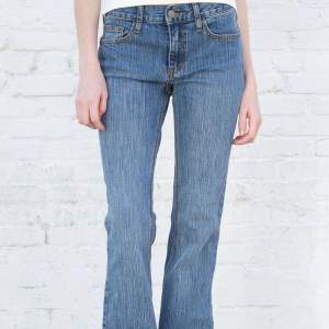 Säljer dessa sjukt snygga jeans från brandy mellville, eftersom de inte passa mig. Använda ett fåtal gånger men ser helt nya ut💗