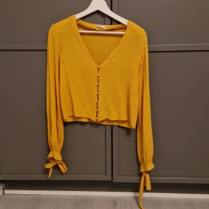 Blus - Söt blus i använt men fint skick