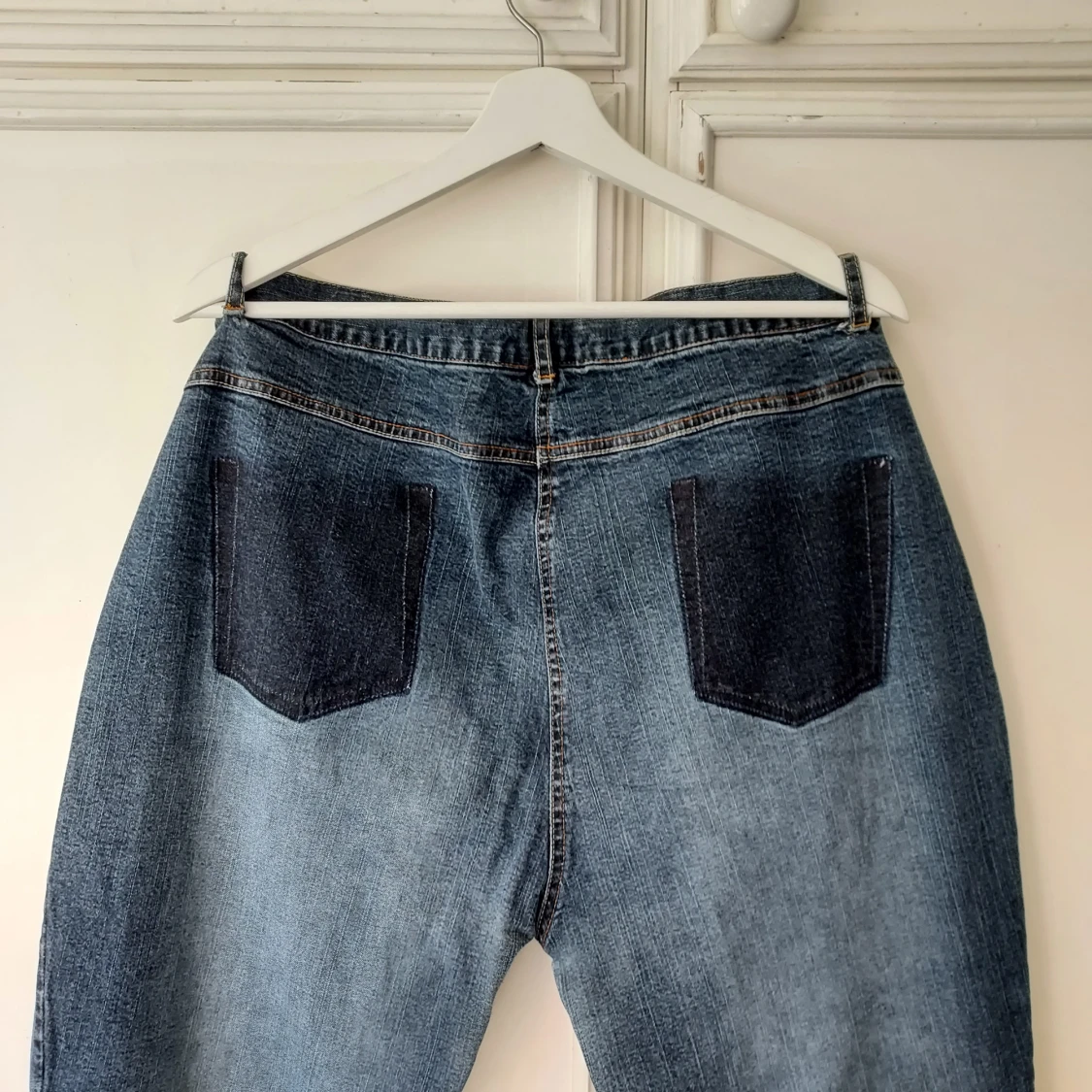 Low-waisted jeans