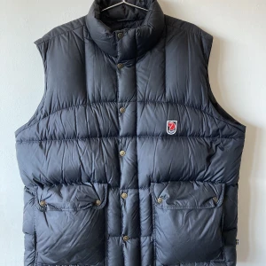 Fjällräven väst - Vintage Fjällräven dunväst i perfekt skick! 