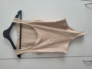 Body - Body i bomull. Aldrig använd 