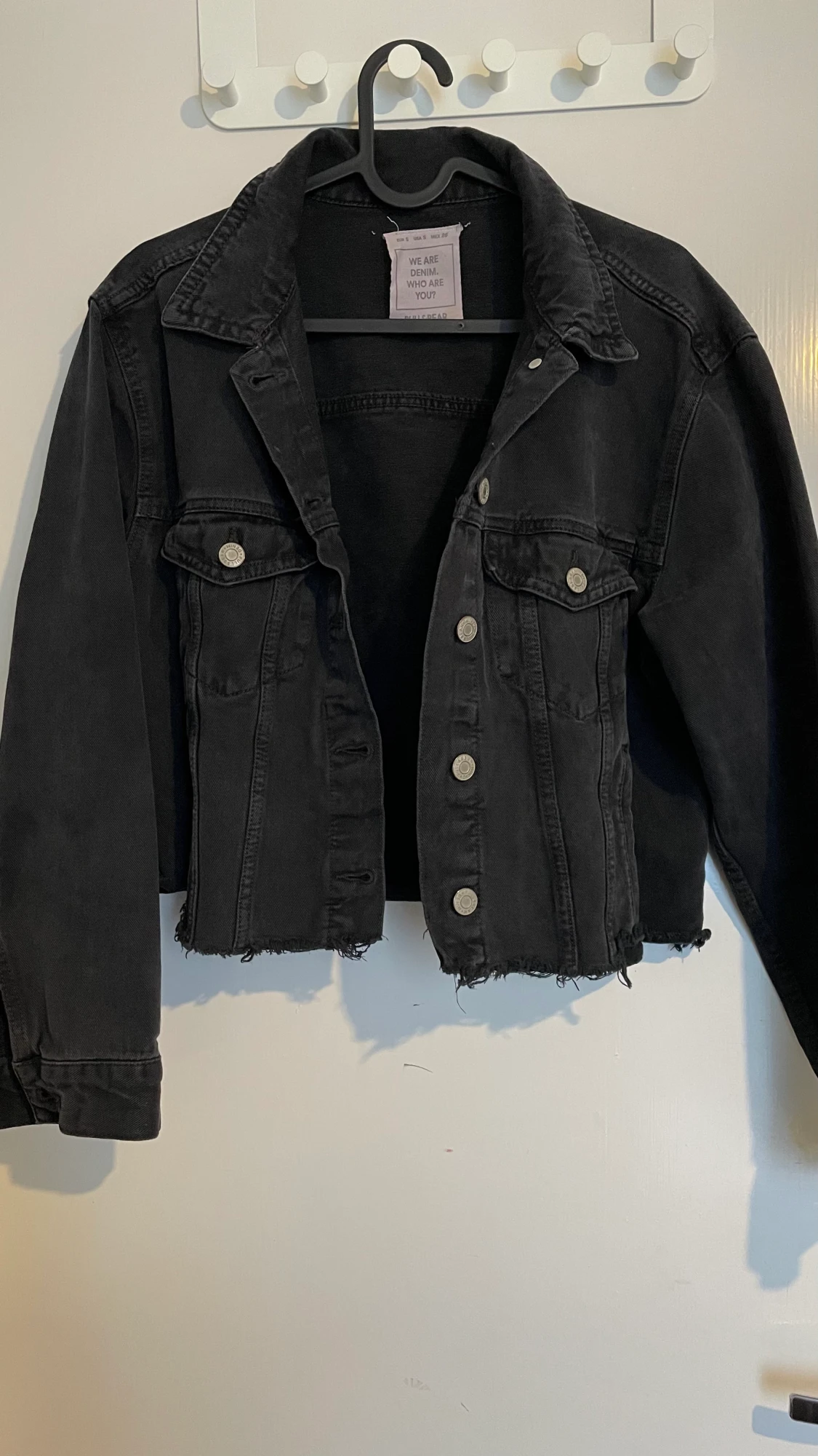 Washed black denim jacka