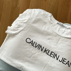 Calvin Klein t-shirt - Ny!!