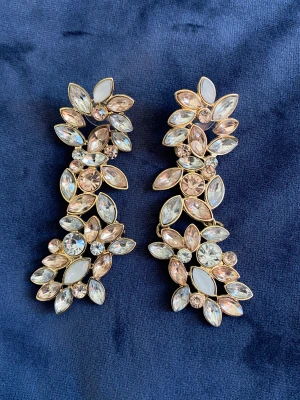 Örhängen  - Örhängen med rosa och vita rhinestones 