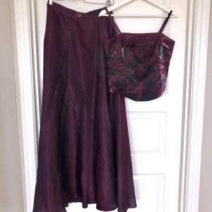 En topp, kjol och sjal som tillsammans bildar perfekta baloutfiten! 
