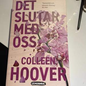 Jag säljer denna jättefina och spännande boken! Den är läst en gång och är i jättebra skicka, inget är förstört eller liknade💗 boken är skriven är Colleen Hoover! Hör av er om ni har frågor!