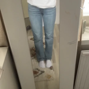 Weekday jeans  - Snygga lågmidjade jeans från weekday, straight i modellen. Tyvärr försmå för mig!  Knappt använda. Lappen kvar