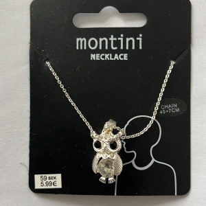 Halsband  - Aldrig använd. Säljs pga it min stil. Tycker att den passar yngre åldrar mer. Köparen står för frakten. Tryck gärna på köp nu 🙂