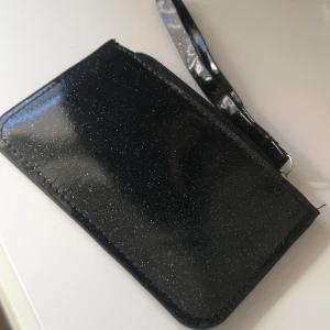 Liten väska  - En liten väska som kan ges som present med ett presentkort i🤘✨eller lite små saker. Det är bara att skriva