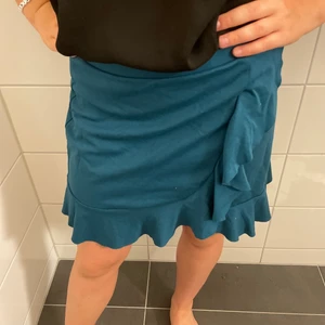 Kjol från GinaTricot - Storlek M Okej skick