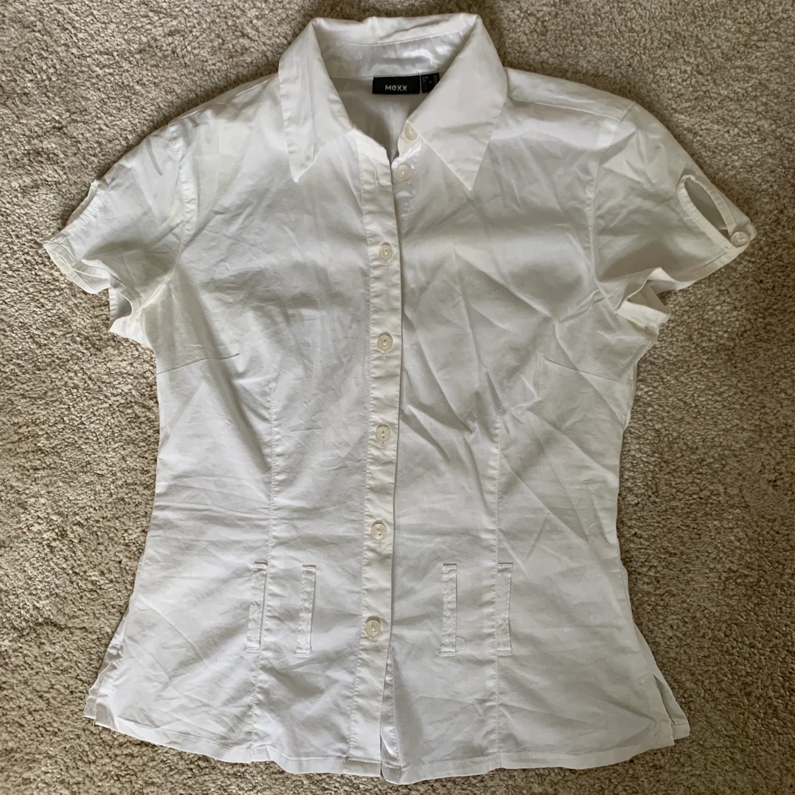 Vit kortärmad skjorta