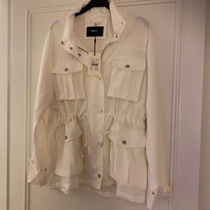 Bikbok jacka ny med lappen kvar slutsåld - Helt oanvänd, köpt för 699kr, storlek S