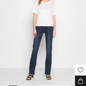 Ltb jeans i modellen valerie, säljer då de inte kommer till användning, aldrig använda och alla lappar är kvar , köpt för 829kr. De är väldigt mörk blåa, lite korta på mig som är 169