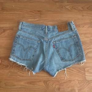 Ljusblå levi’s shorts 