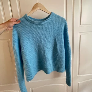 Blå stickad tröja  - Stickad tröja storlek S 🦋