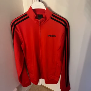 Orange adidas zipup - Använd Max 1 gång så inga tecken på användning.