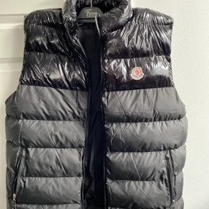 Moncler väst - Änta moncler väst i storlek XL Högst bud vinner 
