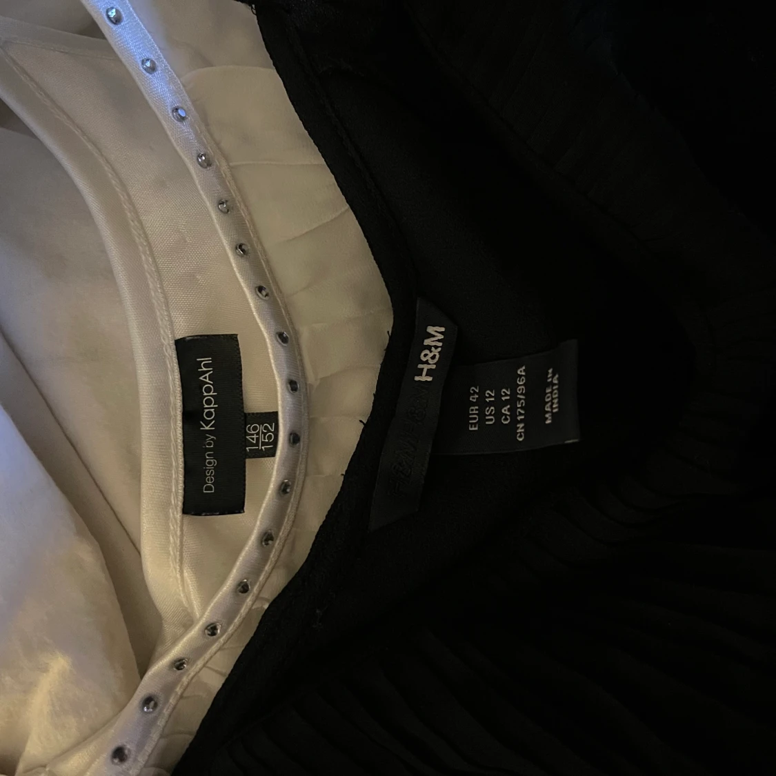 2 klänningar med volang  - 91