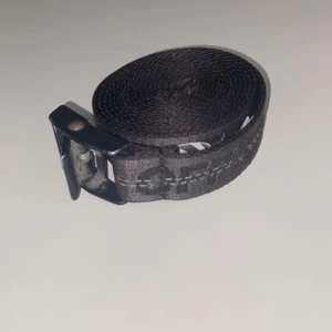 Off white bälte - Off white bälte jag knappt använd dock har jag inte kvar det man fick med 