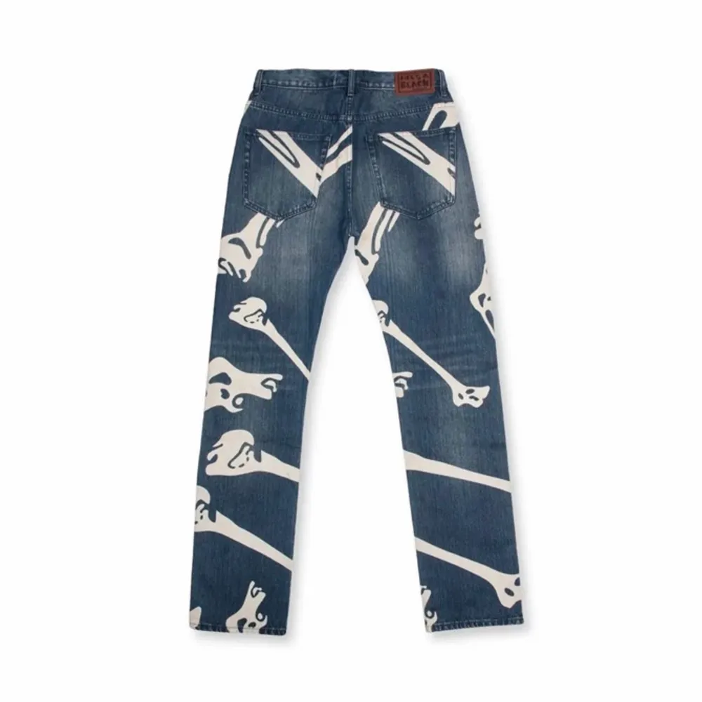 Super coola jeans från life’s a beach, storlek 32 vilket motsvarar M och i och n straight fit, dem är unisex och därmed skulle jag säga att dem är mer utav en L för kvinnor.. Jeans & Byxor.
