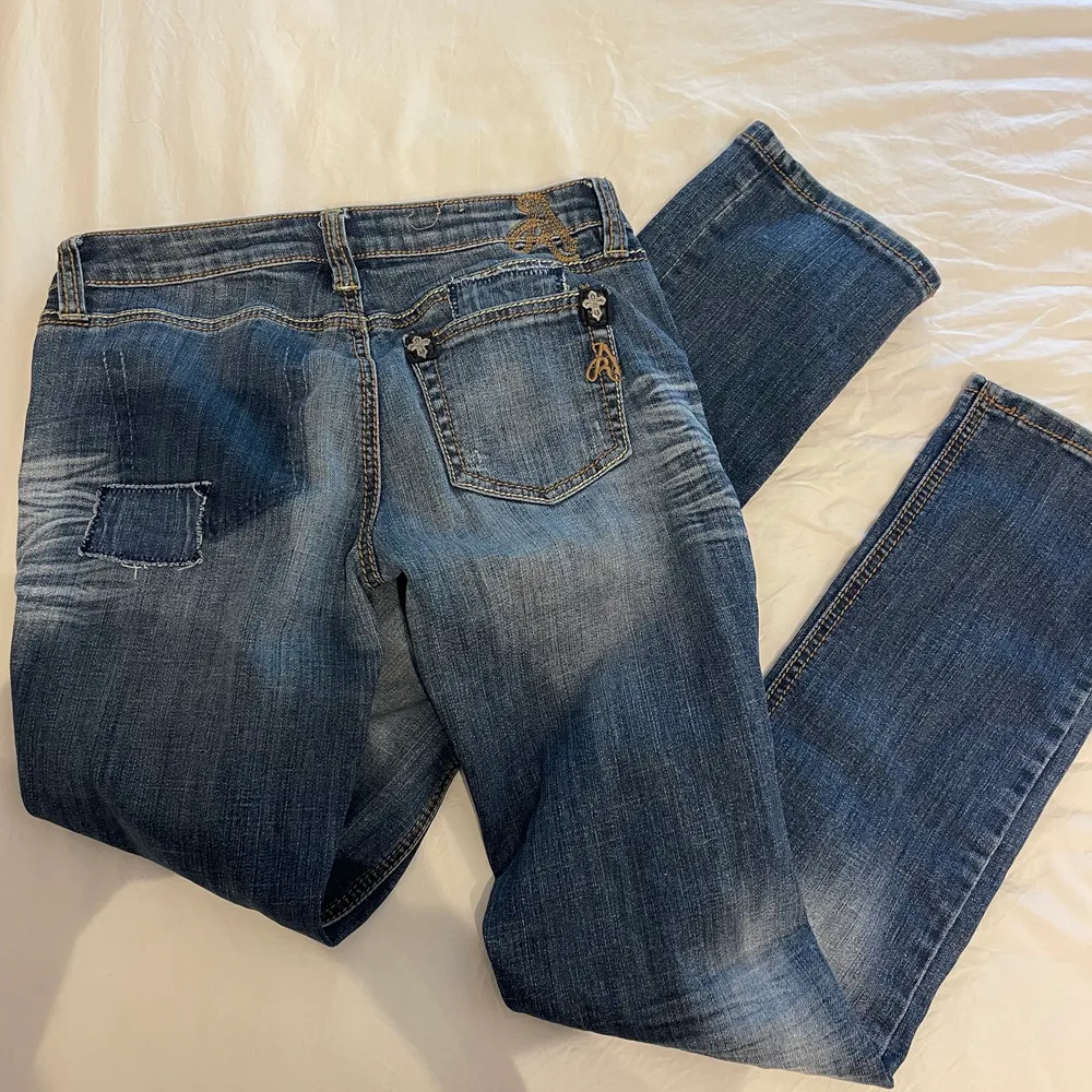 Coola jeans från secondhand i Polen😍😍💕💕 strechifa och sköna! passar xs . Jeans & Byxor.