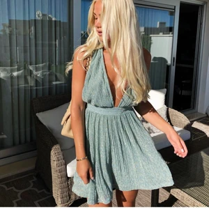 Glittrig klänning - Säljer denna fina klänning från Nelly🌟