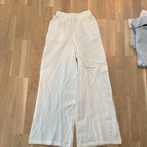 Linnebyxor  - Säljer ett par HELT nya linnebyxor och oanvända