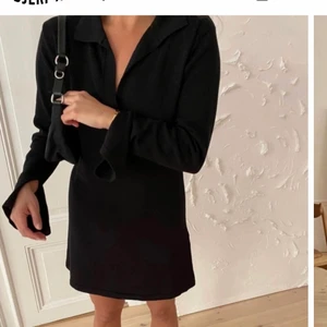 Djerfavenue klänning - Djerfavenue klänning, använd en gång 