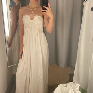 Klänning hm - slutsåld klänning från hm, strl S. Så fin men insåg att den inte riktigt passar, aldrig använd med lappen kvar plus💜 Vid intresse skriv i chatten, köpt inte direkt!!!!!!!!