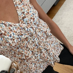 Linne - Superfint linne med blommigt mönster. Från ZARA. XS-S