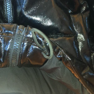 Hm dunjacka - Nästan helt oanvänd dunjacka från hm i S. Står inte för postnords slarverier.