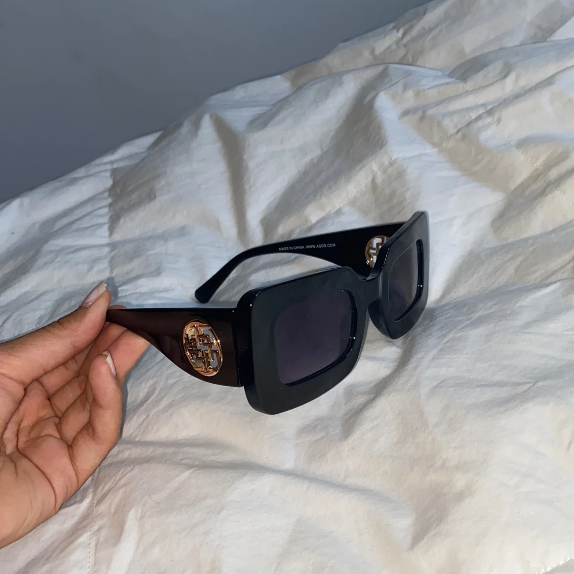 Svarta Solglasögonen 