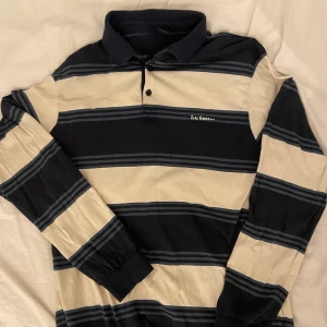 Iets frans långärmad tröja  - Säljer en långärmad Iets Frans tröja från Urban Outfitters. 