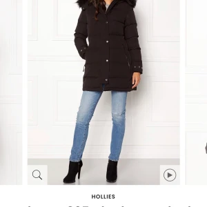 Hollies Jacka Stl 38 - PRIS GÅR ALLTID ATT DISKUTERA💕 Säljer min fina Hollies jacka i modellen subway, Köpt för 4200kr och använd varsamt i ca 3 månader💕 Den har äkta päls på luvan som går att ta av💕 Om du har några frågor så är det bara att skriva💕 Frakt är 149kr💕
