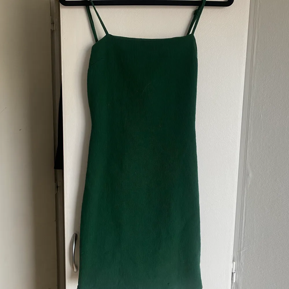 Säljer nu denna superfina klänningen! Den är i bra skick! 💕💕 KÖPAREN STÅR FÖR FRAKT . Klänningar.